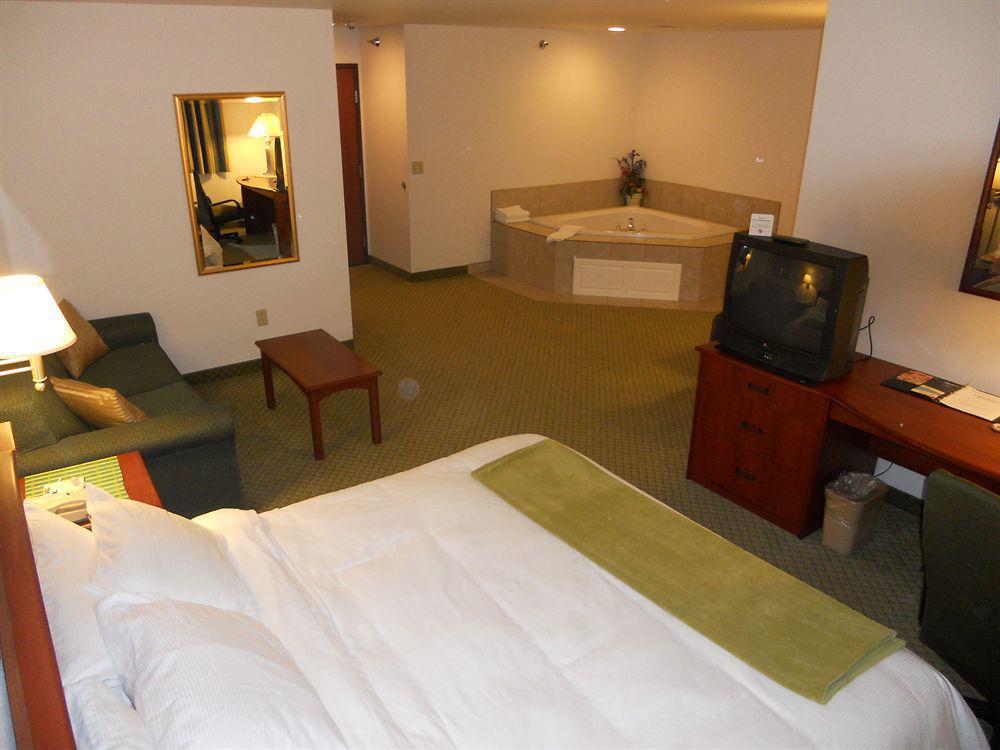 Crossings By Grandstay Inn & Suites Becker Εξωτερικό φωτογραφία